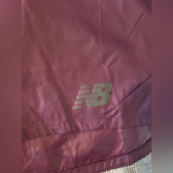New Balance Running Hoodie - Short Sleeve - Purple Large - NWT - Picture 2 of 3